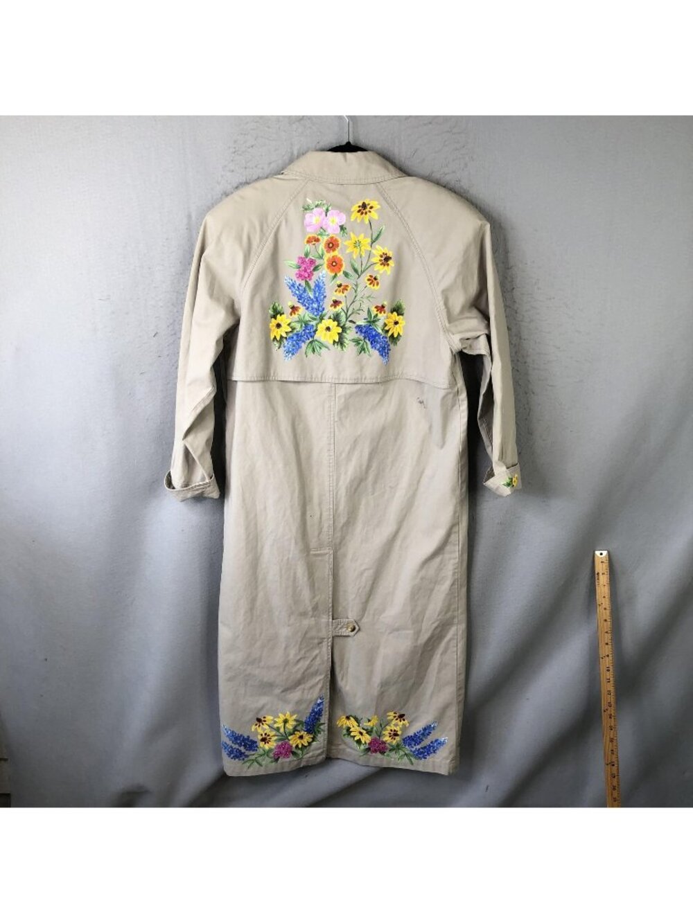 Western Coat Womens M Beige Hand Painted Floral Art Trench Hong Kong Ranch Rodeo
